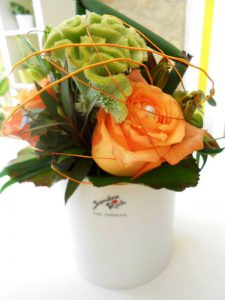 Kleiner Blumenstrauß mit orangen Rosen Blumenwiese Eisenach